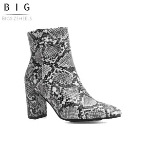 Bigsizeheels Vintage round toe python print short boots - Gray