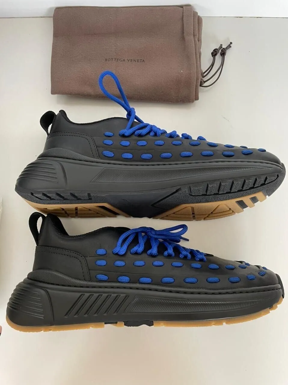 NIB $950 Bottega Veneta Mens Leather Black/Blue Sneakers 9 US (42) 578305 1014
