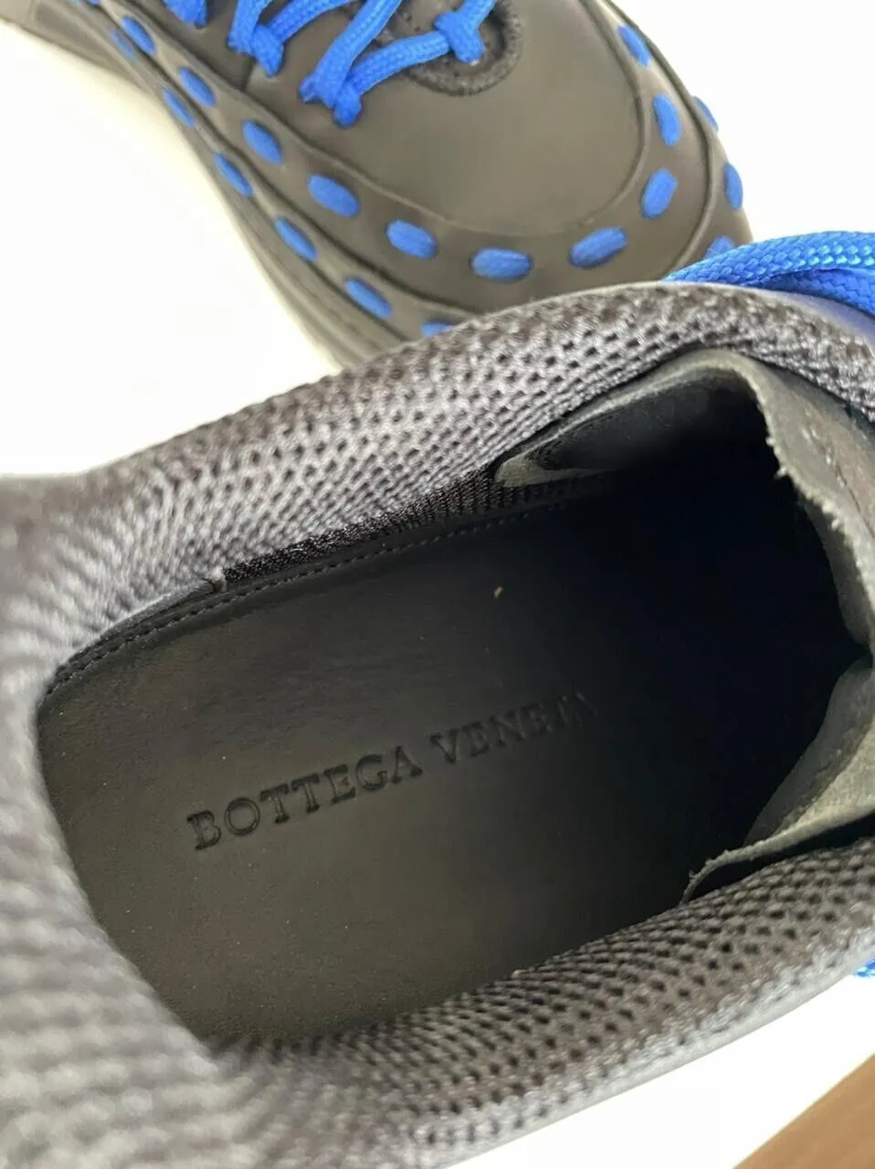 NIB $950 Bottega Veneta Mens Leather Black/Blue Sneakers 9 US (42) 578305 1014