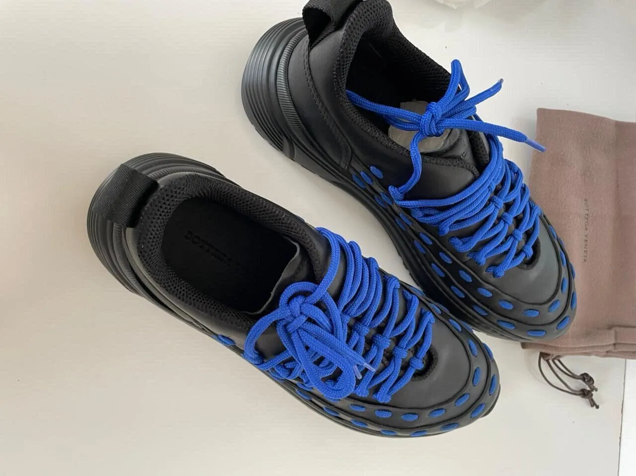 NIB $950 Bottega Veneta Mens Leather Black/Blue Sneakers 9 US (42) 578305 1014