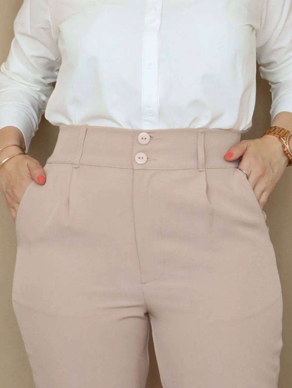 PANTALÓN CLÁSICO CON CORREA FORRADA