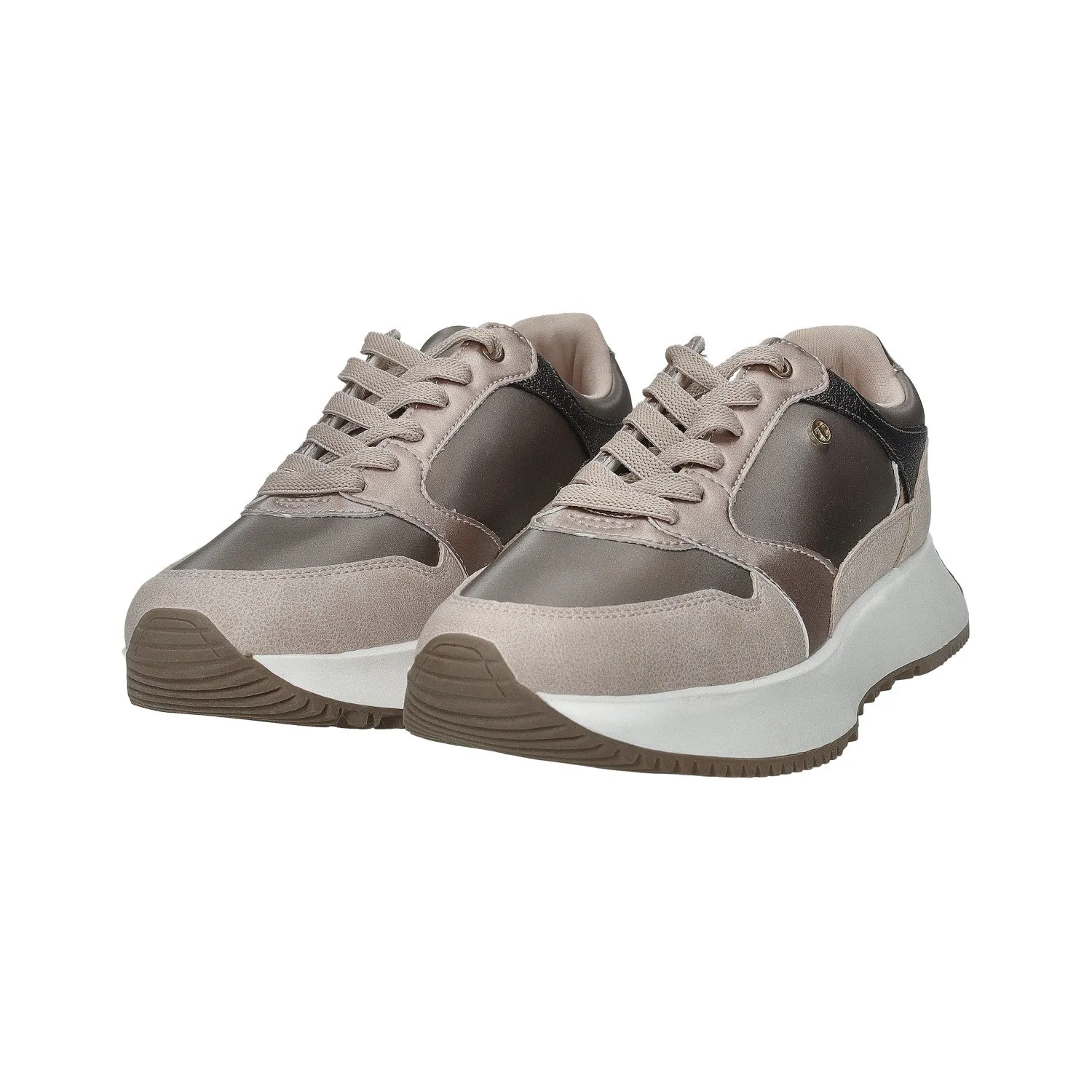 Sneakers con trama glitterata.sottopiede in Memory.