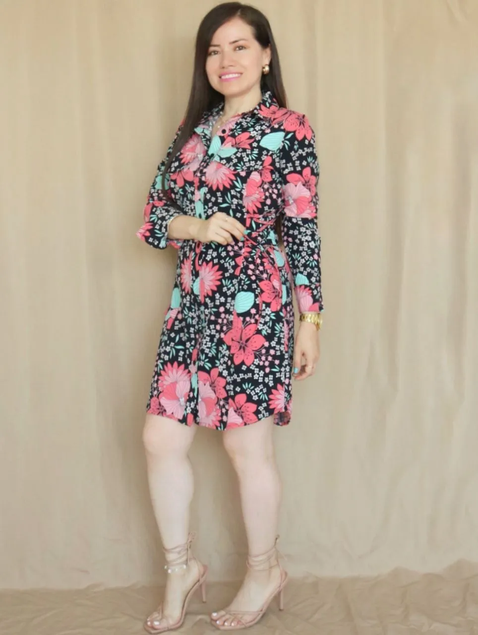VESTIDO CORTO CAMISERO CON PLAQUETAS ESTAMPADO NEGRO