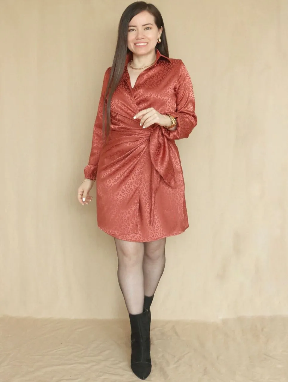 VESTIDO CORTO CRUZADO CON AMARRE TEJA ENTERO