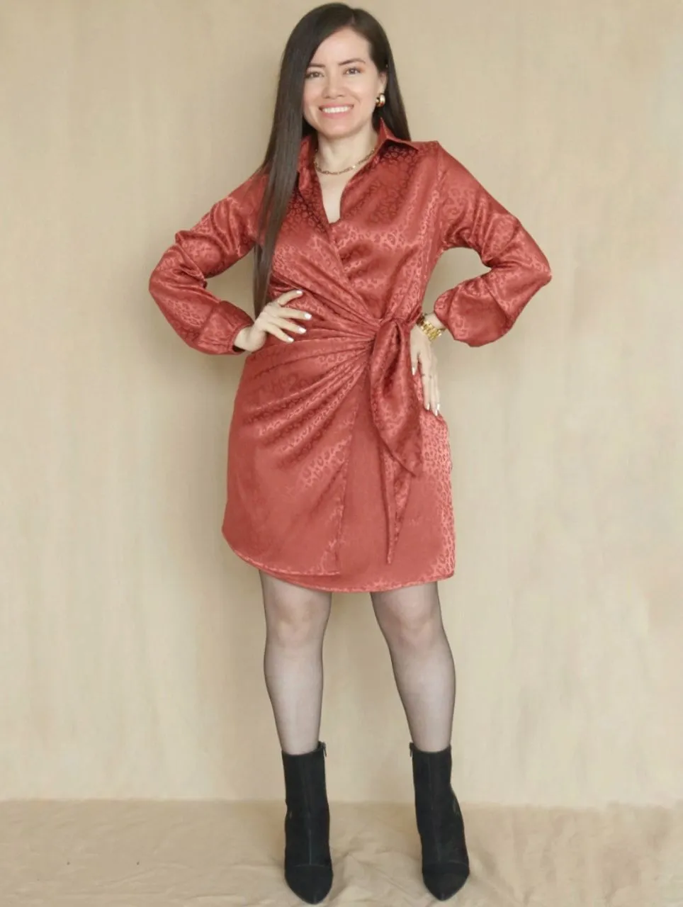 VESTIDO CORTO CRUZADO CON AMARRE TEJA ENTERO